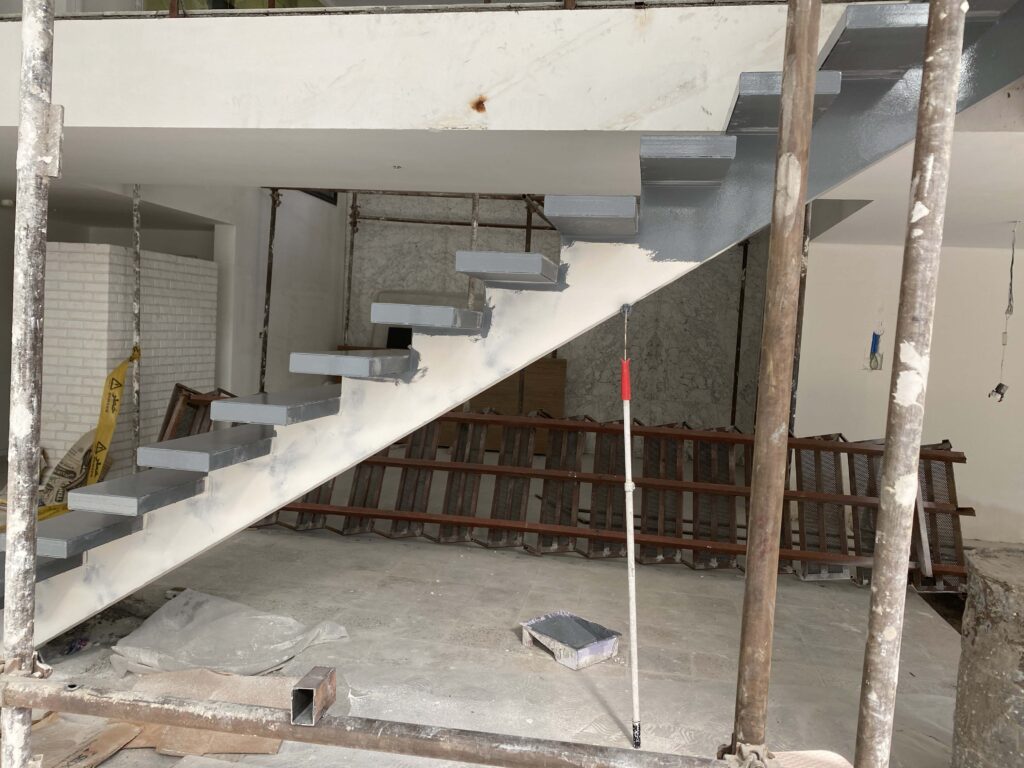 رنگ آمیزی پله معلق